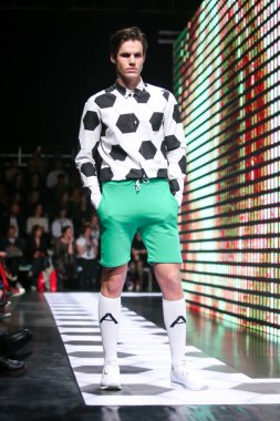 Anthony Avangard moda koleksiyonu