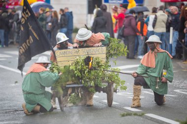Geleneksel karnaval geçit töreni