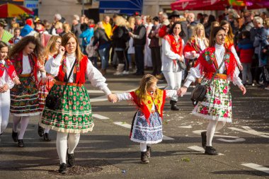Geleneksel karnaval geçit töreni