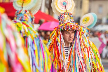 Geleneksel karnaval geçit töreni