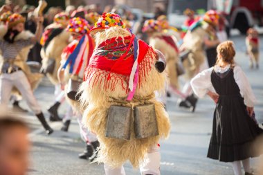 Geleneksel karnaval geçit töreni