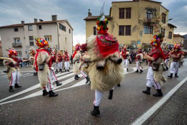 Geleneksel karnaval geçit töreni