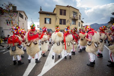 Geleneksel karnaval geçit töreni