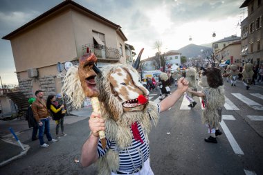Geleneksel karnaval geçit töreni