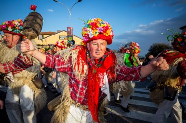 Geleneksel karnaval geçit töreni