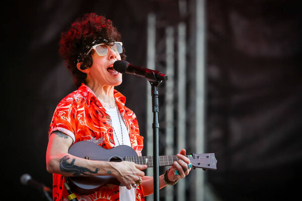 Перголицци, Лаура
 