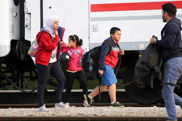 Refugiados sirios en Dugo Selo —  Fotos de Stock