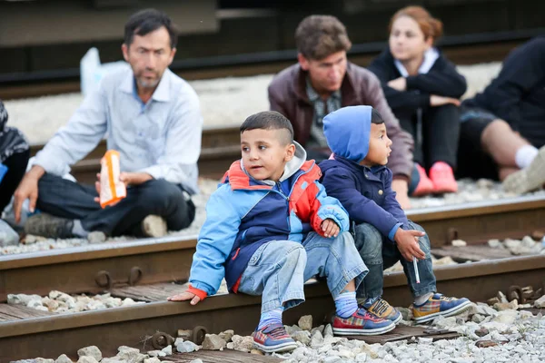 Syrische flüchtlinge in dugo selo — Stockfoto