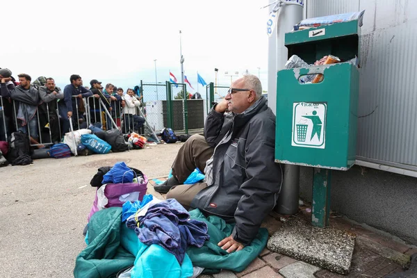 Refugiados sirios en la frontera eslovena —  Fotos de Stock