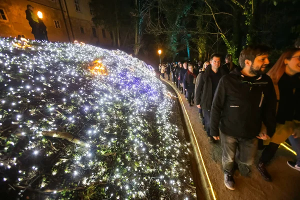 Zagreb Kroatien März 2018 Menschen Die Blumengeschmückt Einem Park Der — Stockfoto
