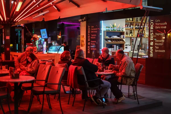 Záhřeb Chorvatsko Března 2017 Lidé Noci Vychutnávají Drink Terase Kavárny — Stock fotografie