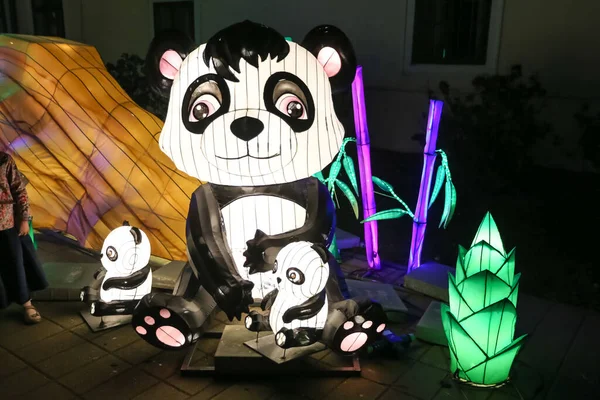 Zagreb Kroatia Mars 2019 Illuminerte Skulpturer Pandaer Skogen Lysfestivalen Zagreb – stockfoto