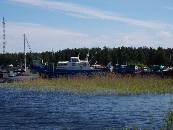 Ships River Bank Grass — Stock Photo, Image