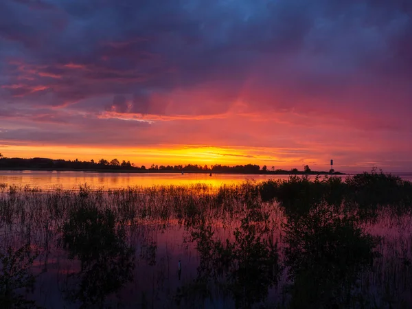 Ярко Красно Фиолетовый Рассвет Берегу Озера Отражение Воде — стоковое фото