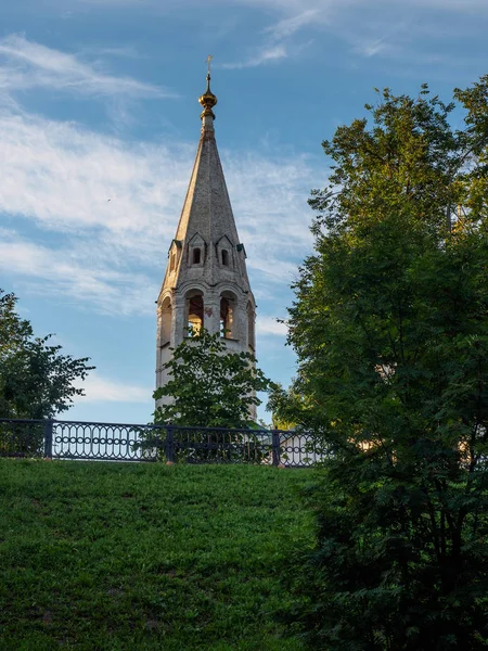 Церква Ярославлі Проти Синього Неба — стокове фото