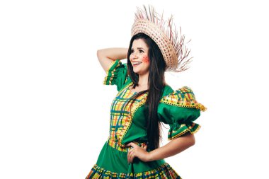 Festa Junina için tipik kıyafetler giyen Brezilyalı kadın.