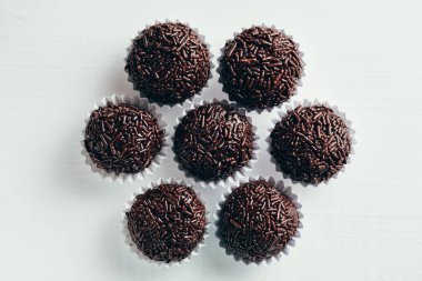 Brigadeiro bir tipik ev yapımı çikolata--dan mangal var. Kakao, yoğunlaştırılmış süt ve çikolata parçacıklı. Çocukların Doğum günü partisi ortak.