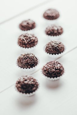 Brigadeiro bir tipik ev yapımı çikolata--dan mangal var. Kakao, yoğunlaştırılmış süt ve çikolata parçacıklı. Çocukların Doğum günü partisi ortak.