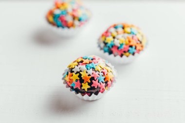 Brigadeiro bir tipik ev yapımı çikolata--dan mangal var. Kakao, yoğunlaştırılmış süt ve çikolata parçacıklı. Çocukların Doğum günü partisi ortak.