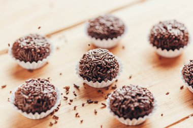 Brigadeiro bir tipik ev yapımı çikolata--dan mangal var. Kakao, yoğunlaştırılmış süt ve çikolata parçacıklı. Çocukların Doğum günü partisi ortak.