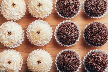 El yapımı Brezilya tatlısı, Beijinho ve Brigadeiro. Çocukların doğum günü partisinde yaygındır. Macro, kapat.
