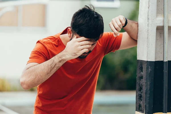 Man Suffering Dizziness Difficulty Standing While Leaning Wall — Stock Photo, Image