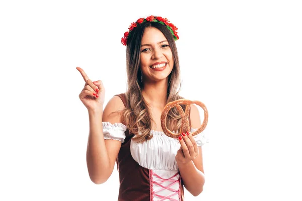 Aantrekkelijk Meisje Traditionele Duitse Kostuum Met Krakeling Oktoberfest Geïsoleerd Wit — Stockfoto