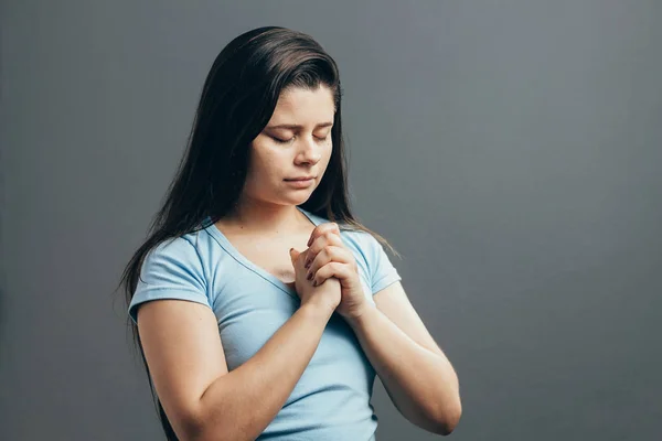 Portrait Young Woman Praying Isolated Gray Background — Stock Photo, Image