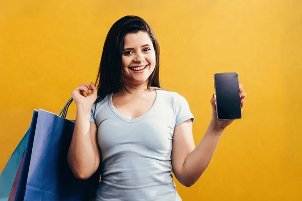 Mujer Compras Con Teléfono Inteligente Bolsas Transporte —  Fotos de Stock