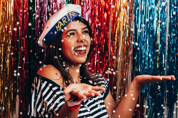 Ung Kvinna Som Bär Sailor Kostym Firar Karneval Parten — Stockfoto
