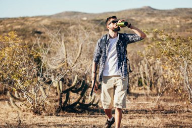 Adam Brezilyalı Caatinga hiking sırt çantası ile