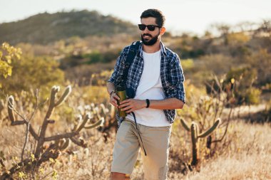 Adam Brezilyalı Caatinga hiking sırt çantası ile