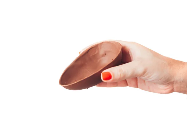 Mão Feminina Segurando Ovo Páscoa Chocolate Fundo Branco — Fotografia de Stock