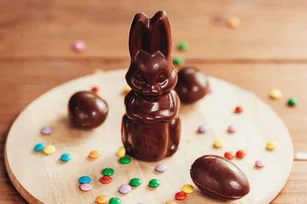 Шоколадний Великодній Кролик Дерев Яному Тлі Великодня Концепція — стокове фото