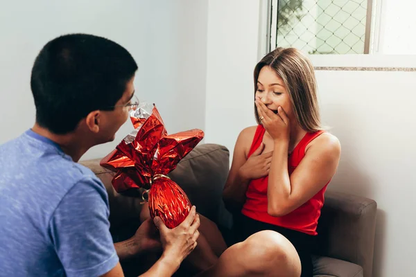 Boyfriend Presents His Girlfriend Chocolate Easter Egg — Stock Photo, Image