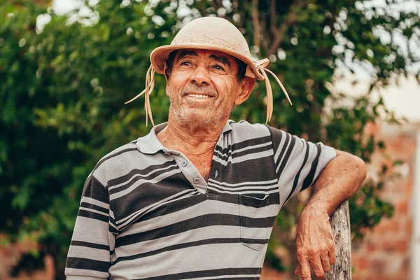 Portrait of Brazilian Northeastern cowboy wearing his typical le — Stok Foto