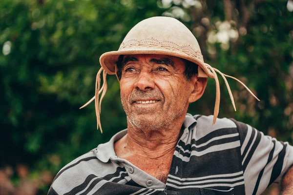 Portrait of Brazilian Northeastern cowboy wearing his typical le — Stock Photo, Image
