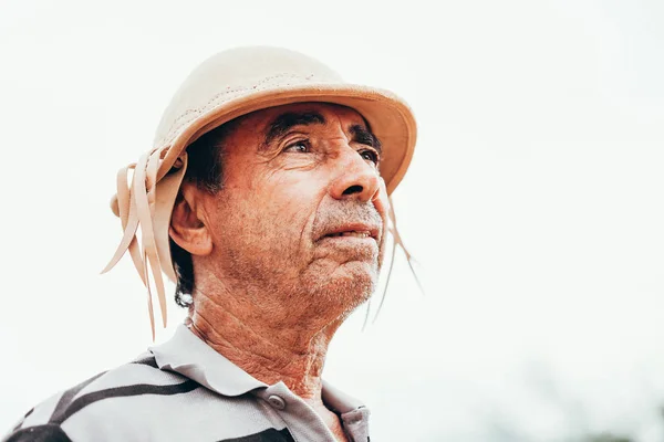 Portrait of Brazilian Northeastern cowboy wearing his typical le — Stok Foto