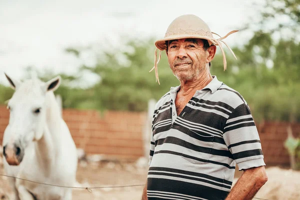 Portrait of Brazilian Northeastern cowboy wearing his typical le — Stok Foto