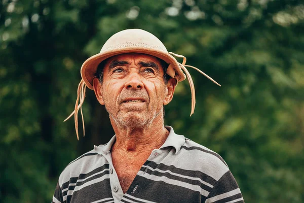 Portrait of Brazilian Northeastern cowboy wearing his typical le — Stok Foto