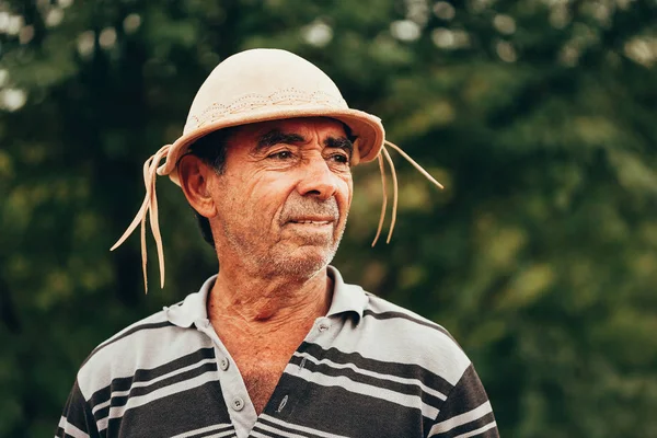 Portrait of Brazilian Northeastern cowboy wearing his typical le — Stock Photo, Image