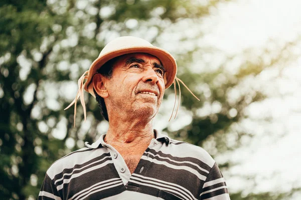 Portrait of Brazilian Northeastern cowboy wearing his typical le — Stok Foto