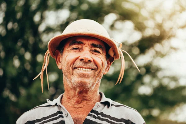 Porträtt av brasilianska nordöstra cowboy bär hans typiska le — Stockfoto