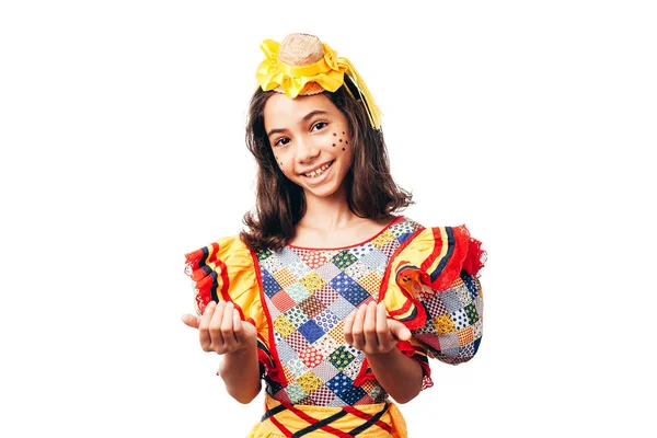 Menina brasileira vestindo roupas típicas para a Festa Junina — Fotografia de Stock