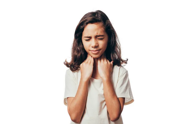 Retrato de menina sofrendo de dor de garganta — Fotografia de Stock