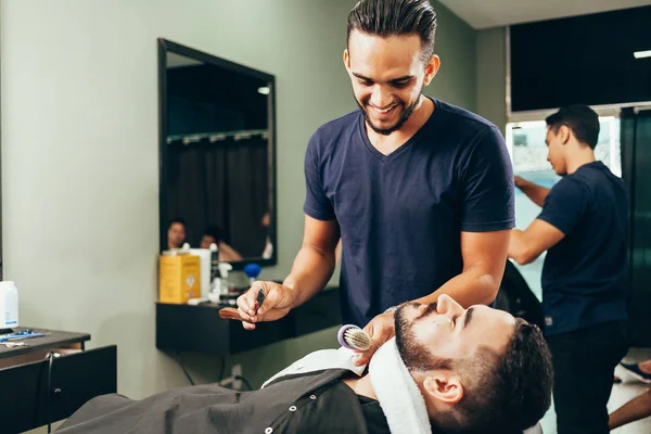 Client during beard and hair grooming in barber shop — Stock Photo, Image