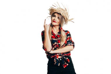 Brezilyalı kadın Festa Junina için tipik giysiler giyiyor - J