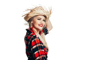 Brezilyalı kadın Festa Junina için tipik giysiler giyiyor - J