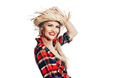 Brezilyalı kadın Festa Junina için tipik giysiler giyiyor - J