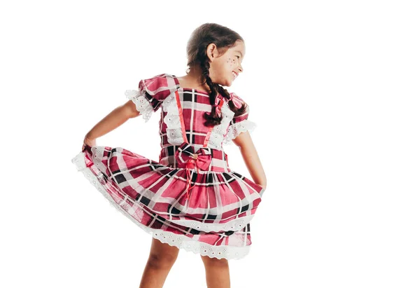 Menina vestindo roupas tradicionais para o Festival de junho isolado no fundo branco — Fotografia de Stock